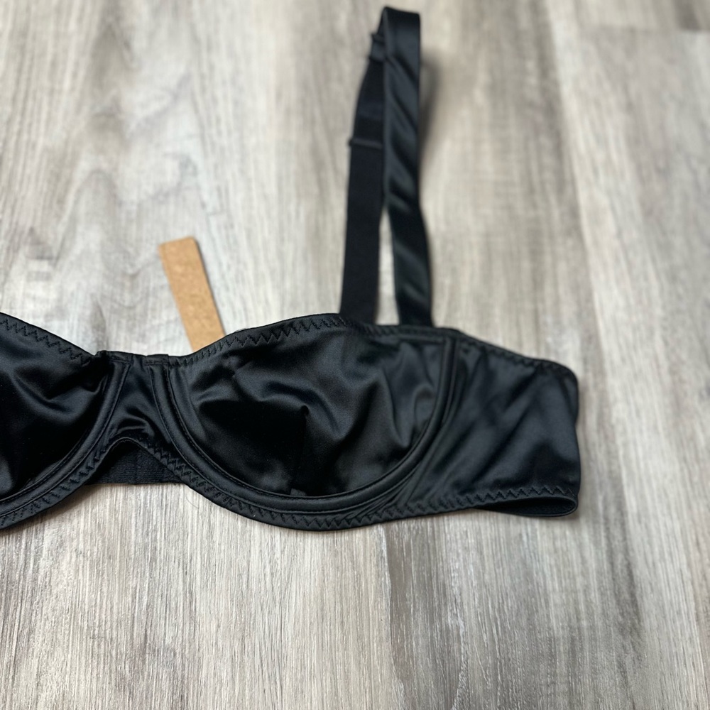 Skims Shine Satin Underwire Bra - Picture 8 of 9